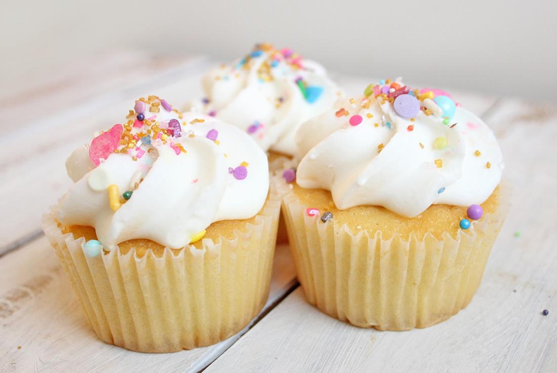 cupcakes with white icing