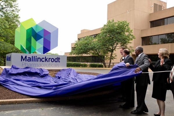 From left, Mark Trudeau, chief executive of Mallinckrodt, with several city and county officials in St Louis in 2013 when the company unveiled a new logo. 