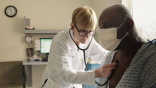 Dr. Lisa Sanders examining a patient.