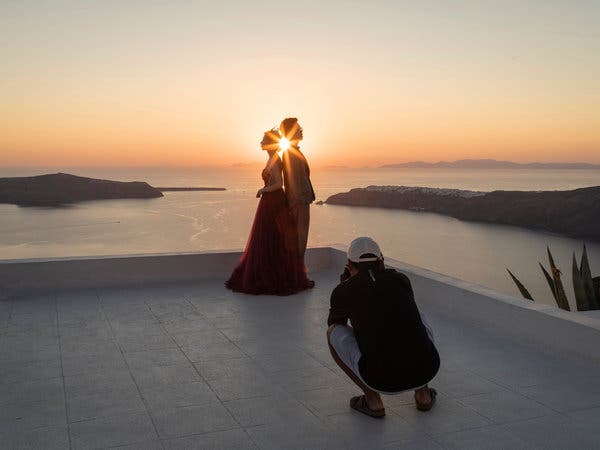 Yao Kai, right, and his bride-to-be, Fu Cihang, posing for their pre-wedding pictures on the Greek island of Santorini.
