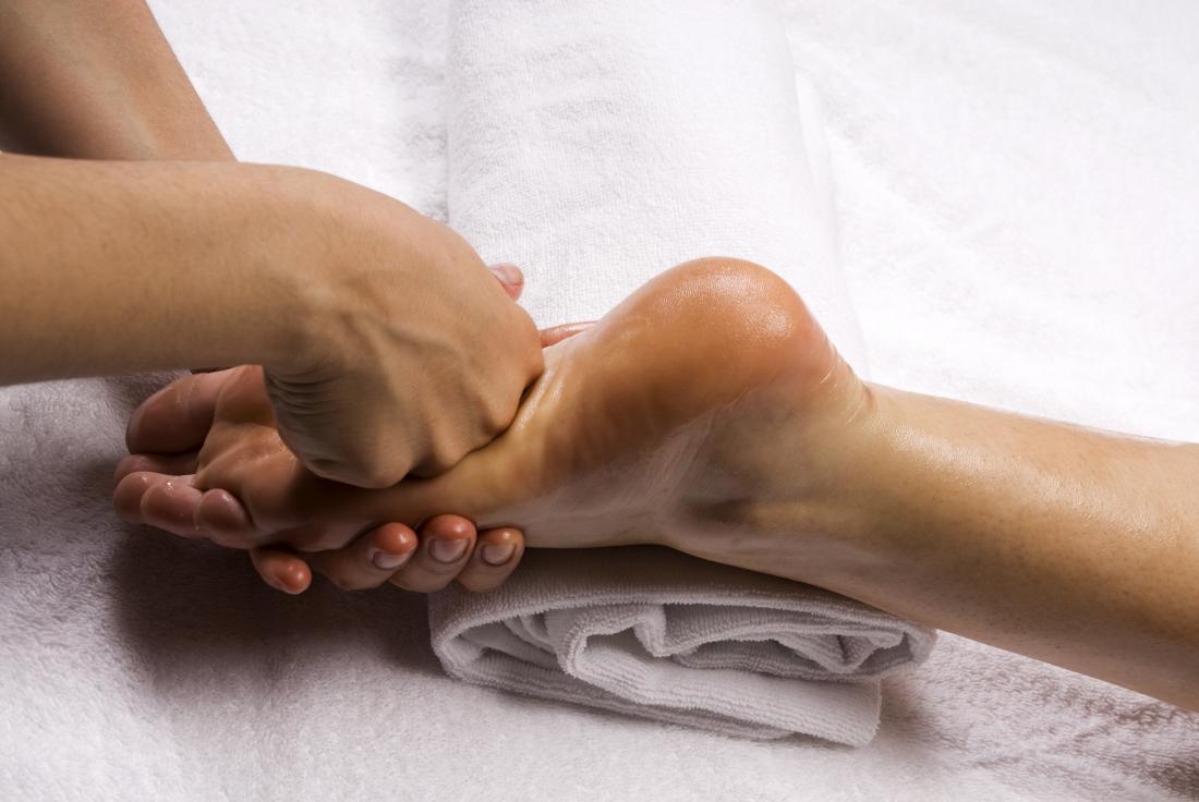 foot massage - Knuckle or fist work