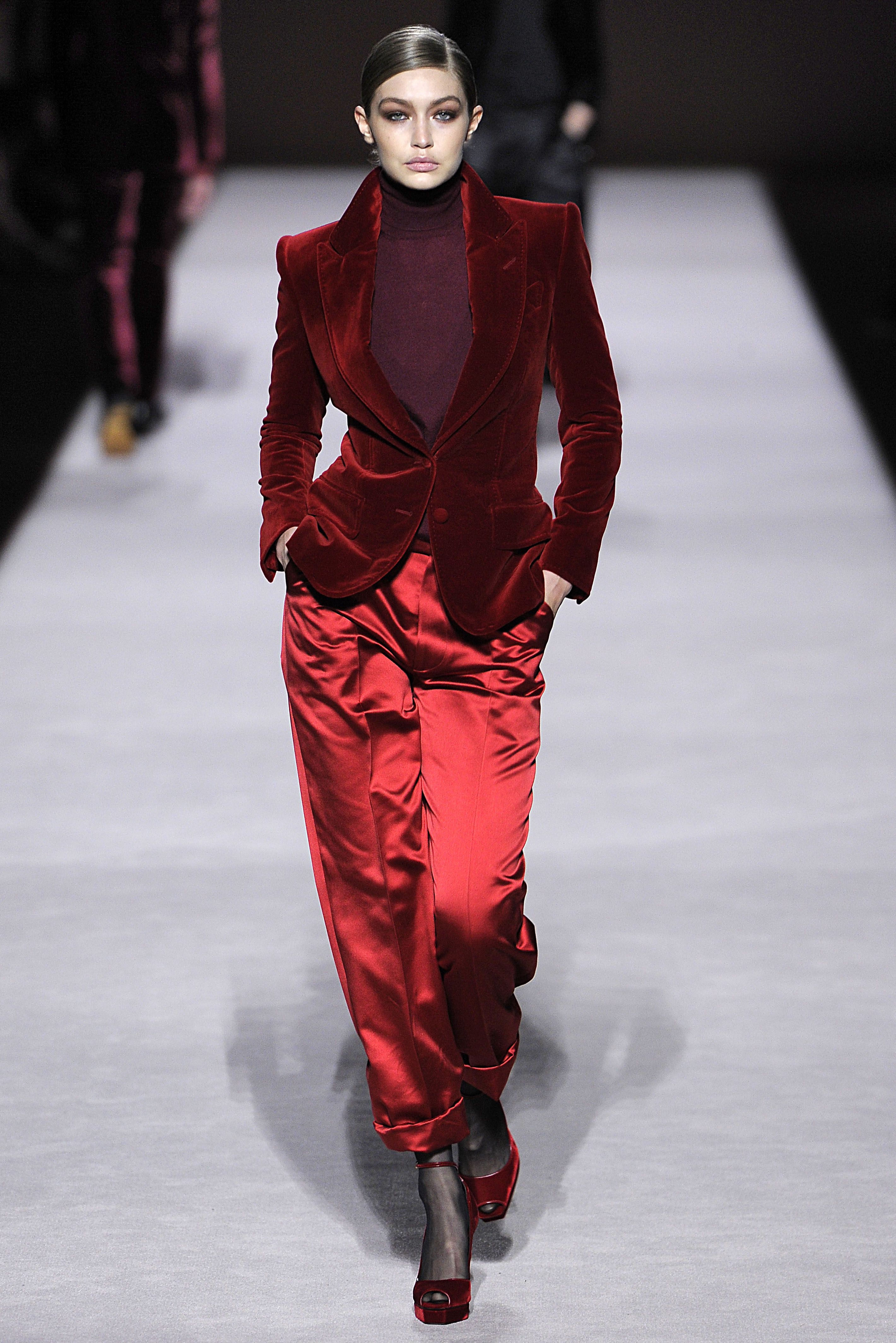 Tom Ford Remakes That Iconic ’90s Red Velvet Suit – Style and beauty