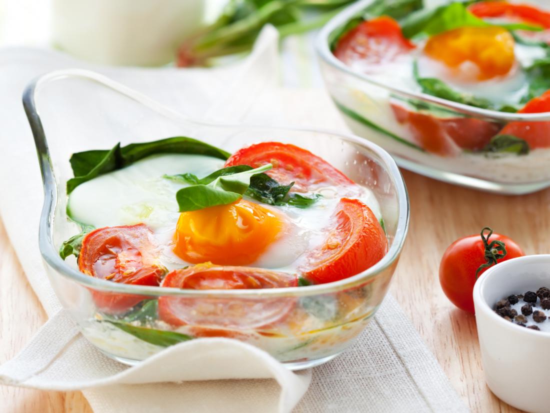 Spinach and tomato baked eggs