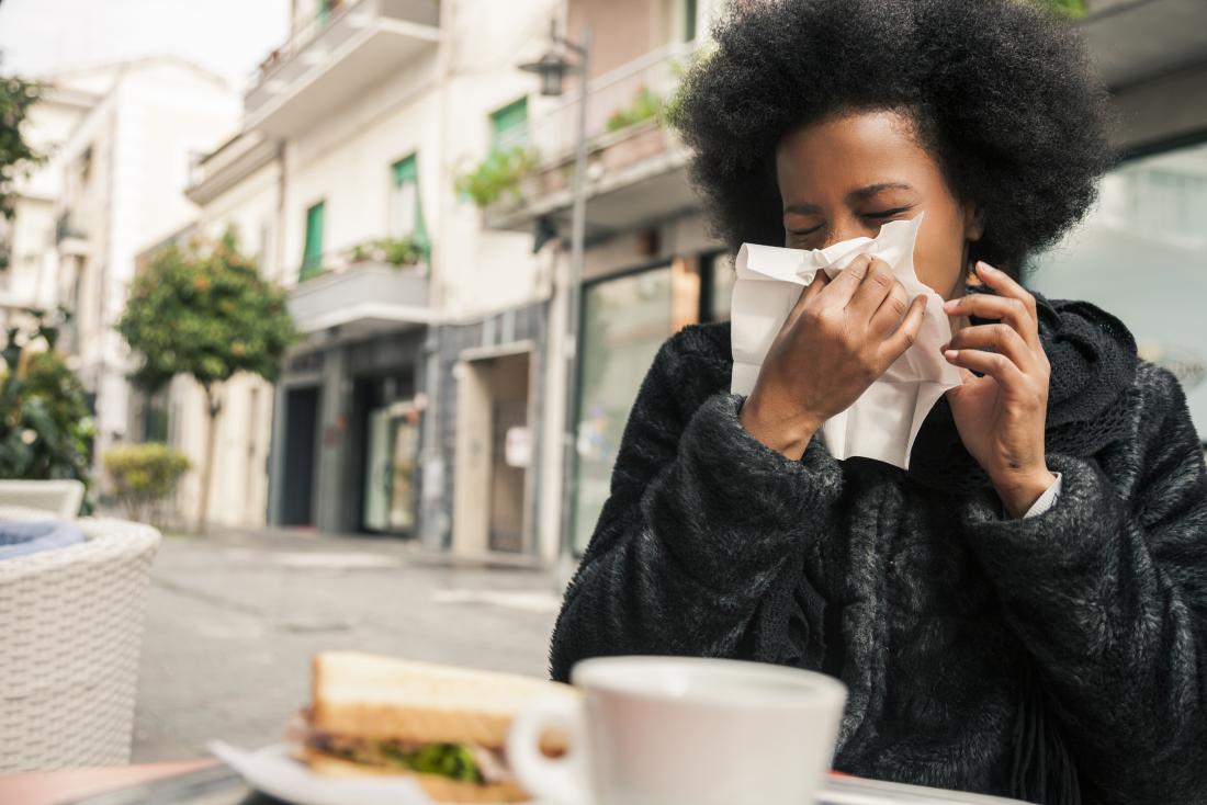 Gargling with salt water may help relieve the symptoms of common cold.