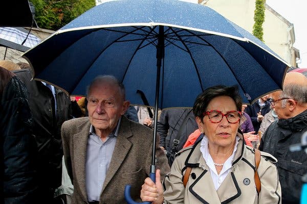 Vincent Lambert’s father, Pierre, left, and mother, Viviane, arriving with members of his support committee at the Sébastopol hospital in Reims in May.