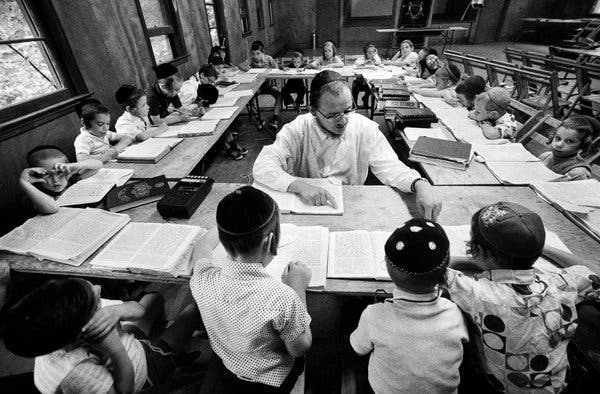 At the Woodfalls Bungalow colony in Fallsburg, Rabbi Chain Reichberg conducted a class in Talmud studies in 1976.