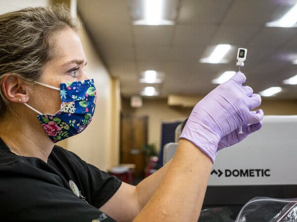 Sarah Back, a registered nurse, preparing a dose of the Pfizer-BioNTech vaccine during a clinic held by San Antonio’s Metropolitan Health District in Texas last week.
