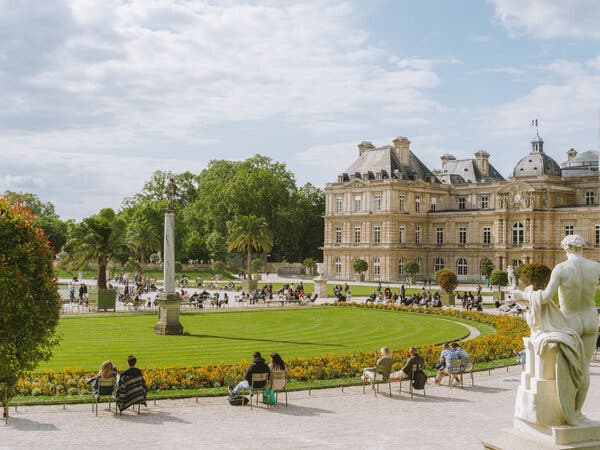 Visitors enjoying the afternoon sun in the Jardin de Luxembourg.