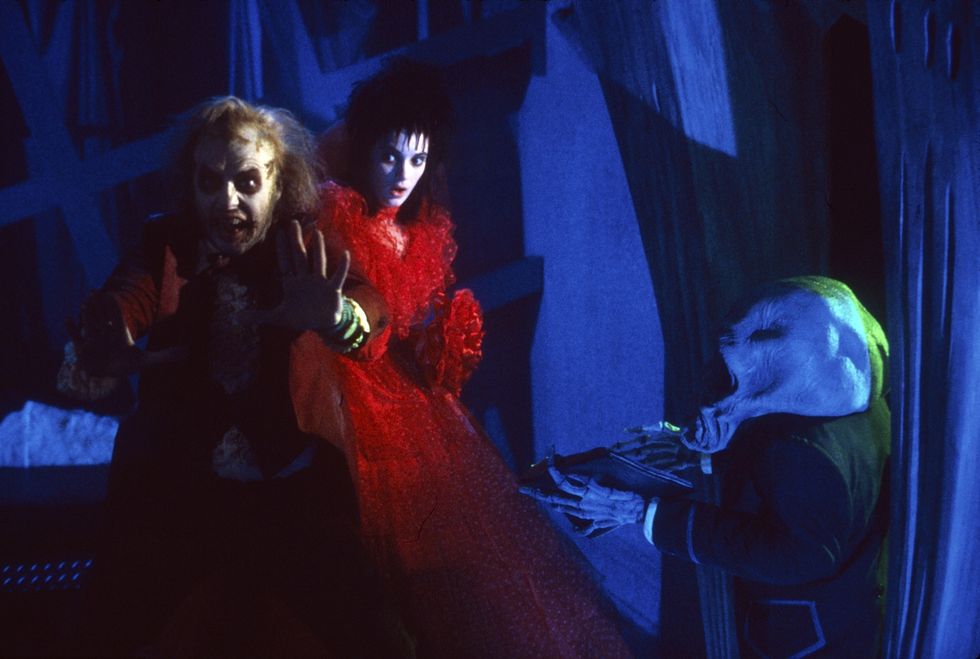 beetlejuice, from left michael keaton, winona ryder, tony cox, 1988 copy warner brothers courtesy everett collection