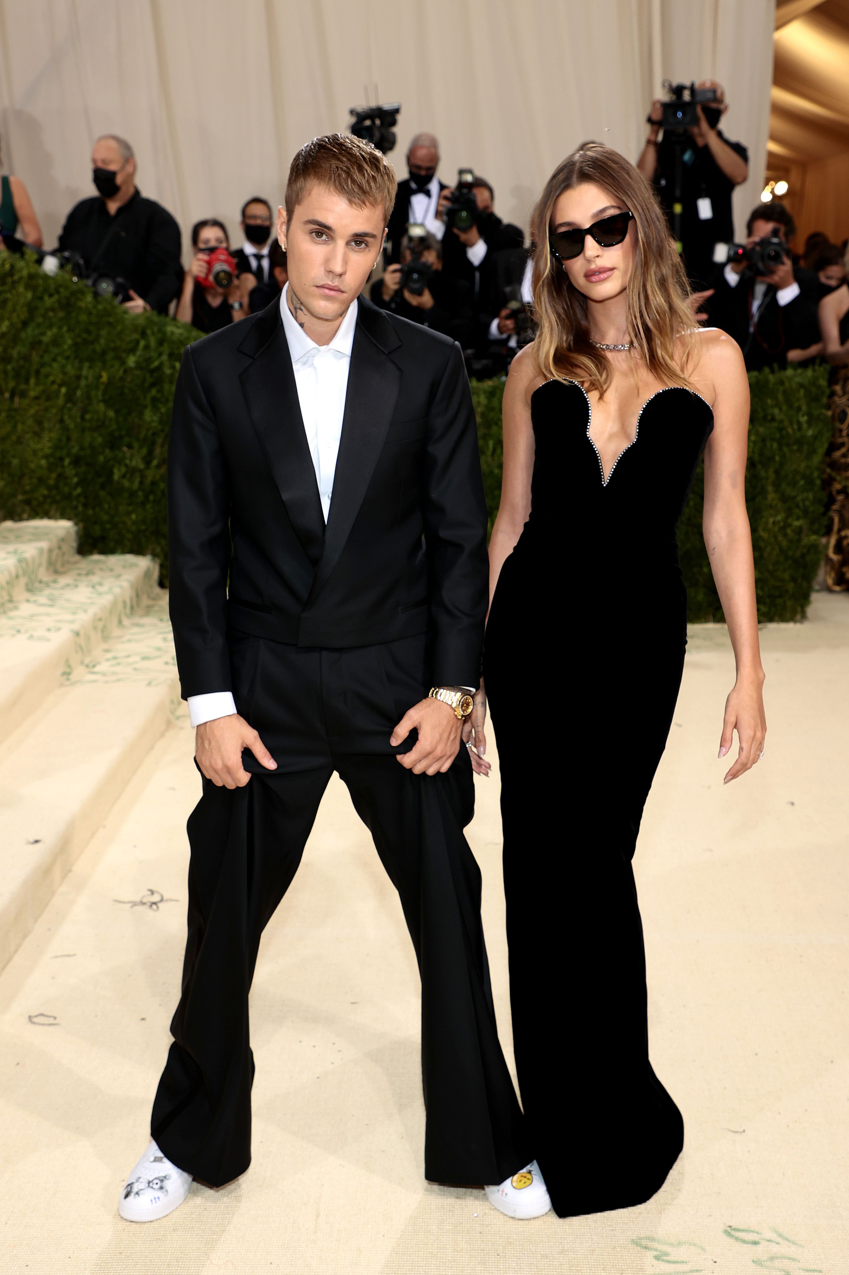 new york, new york september 13 justin bieber and hailey bieber attend the 2021 met gala celebrating in america a lexicon of fashion at metropolitan museum of art on september 13, 2021 in new york city photo by dimitrios kambourisgetty images for the met museumvogue