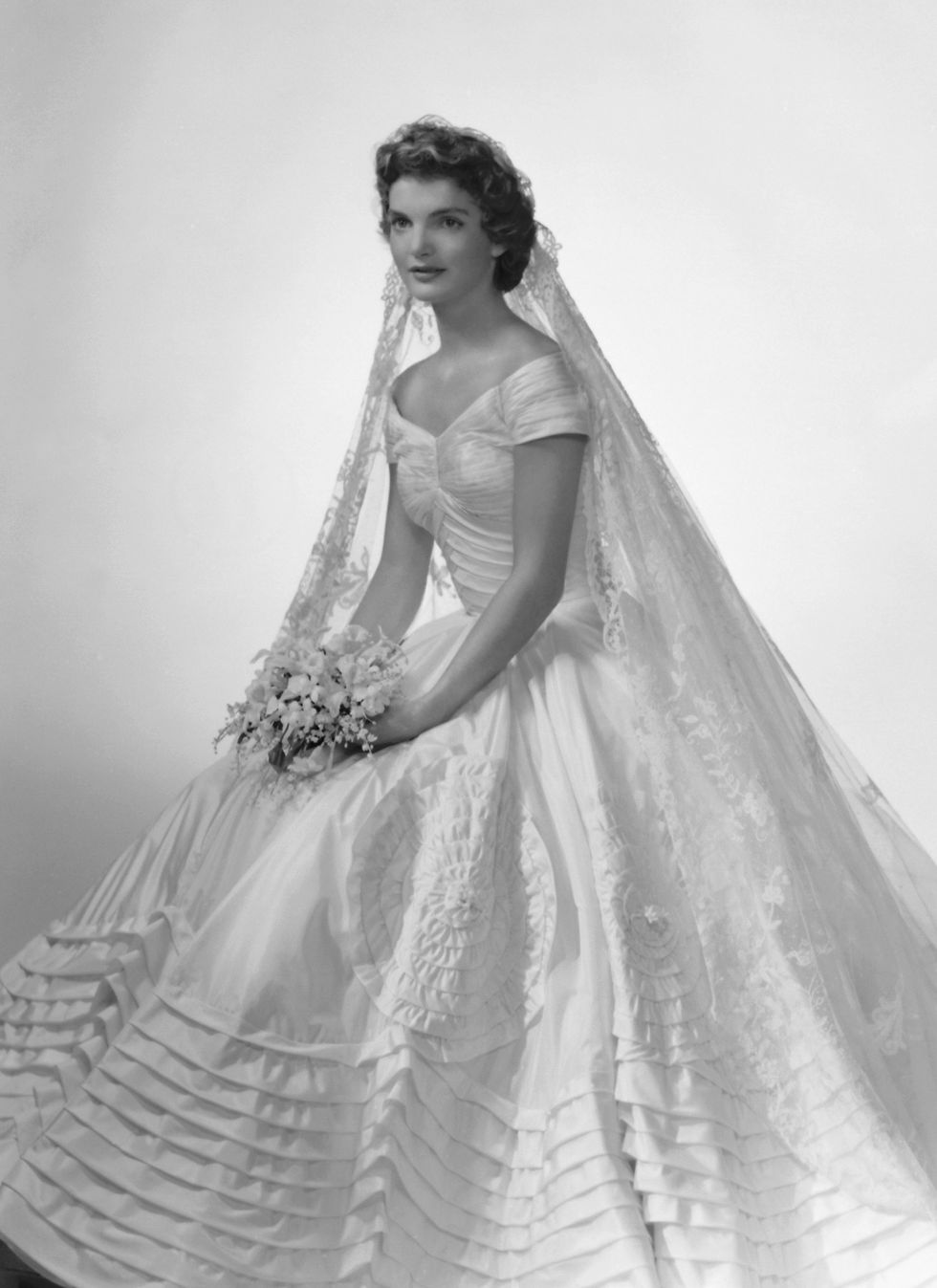 jacqueline kennedy wedding dress designed by ann lowe
