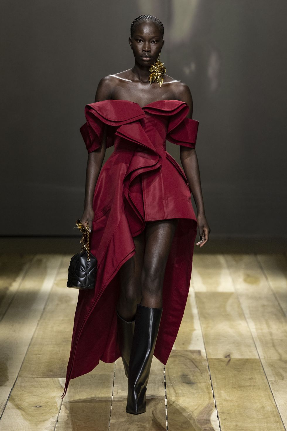 a red off the shoulder dress from alexander mcqueen's fall 2023 collection