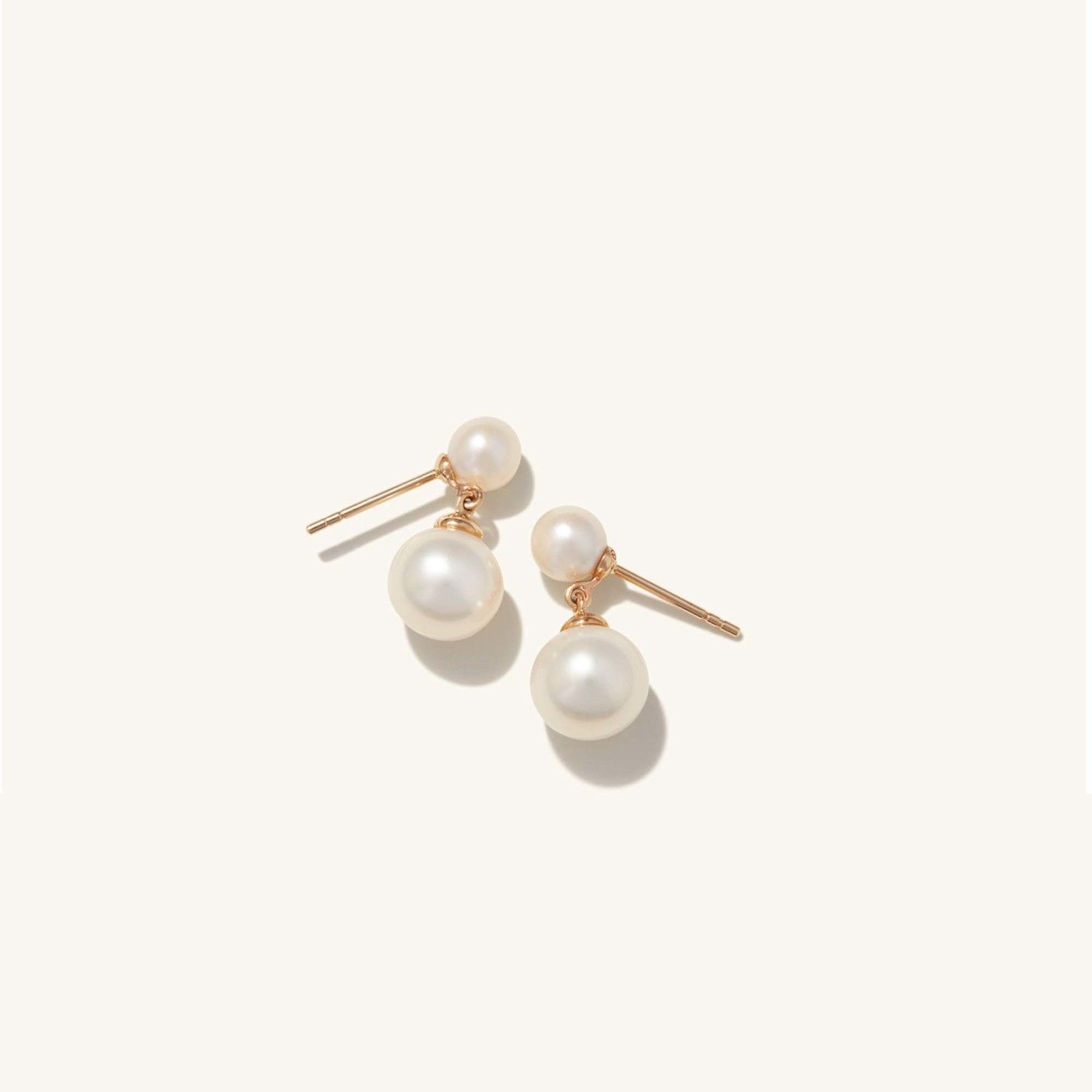 Essential Pearl Earrings White