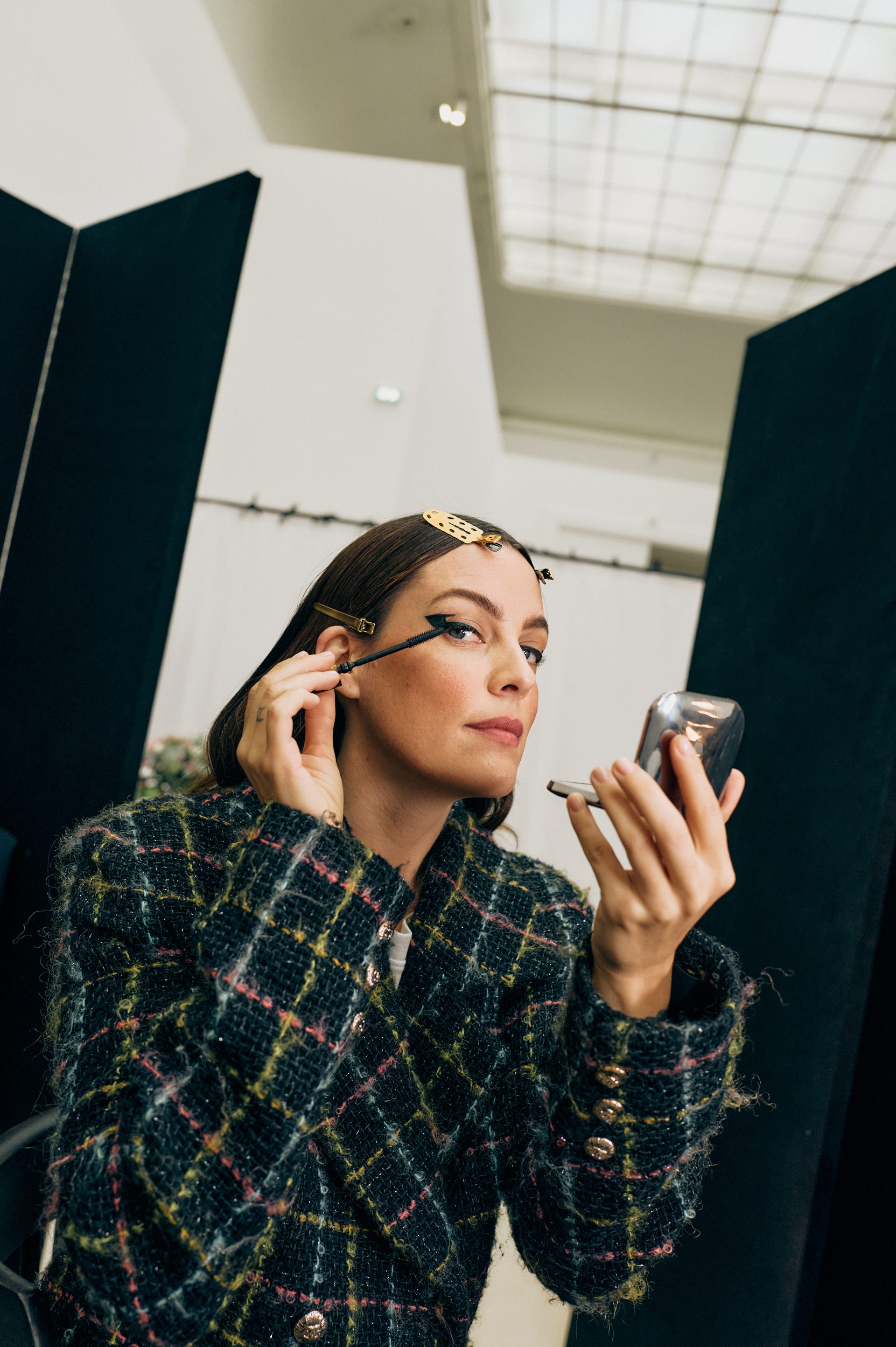 riley keough applying makeup