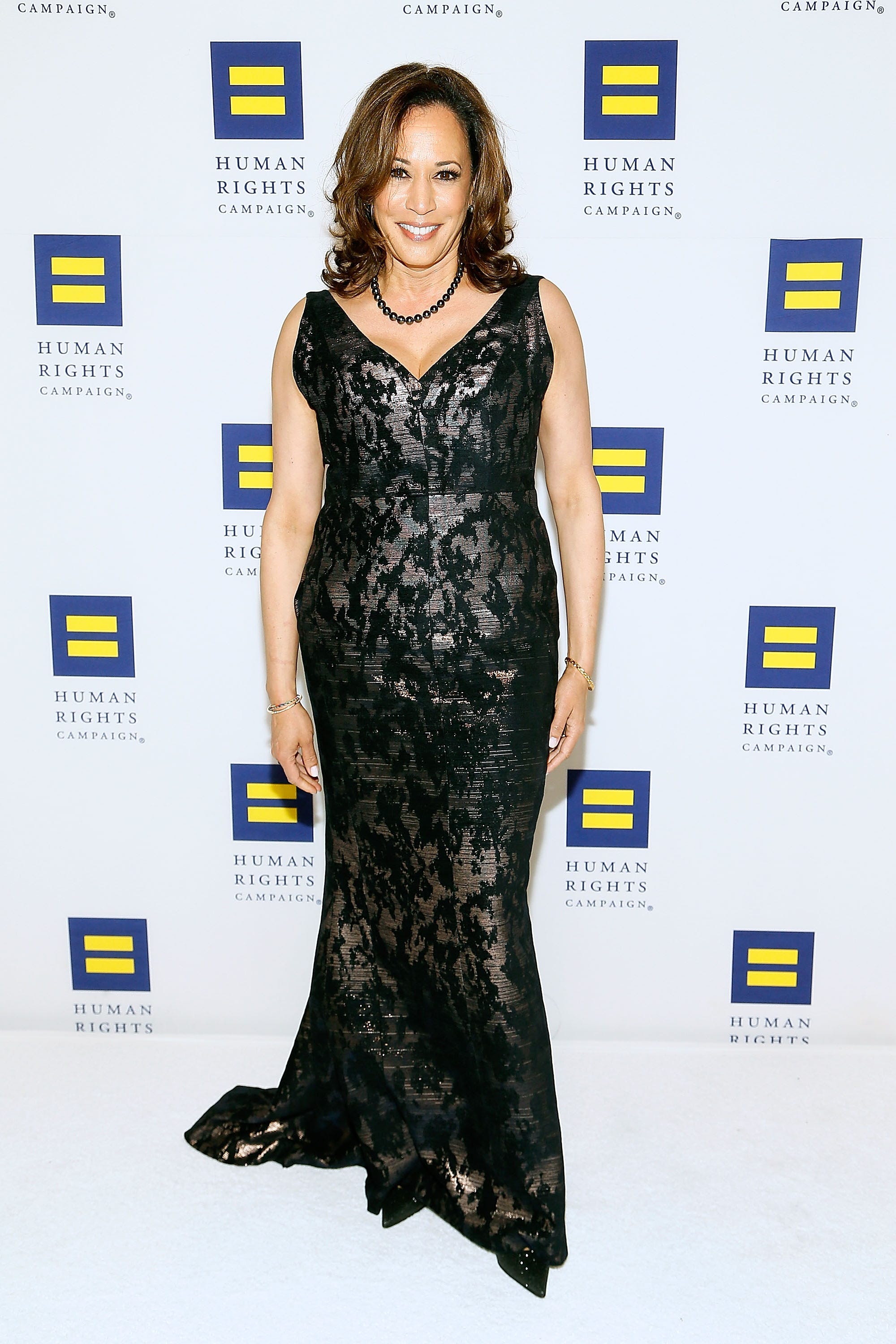 kamala harris in a black gown at the 22nd annual human rights campaign national dinner