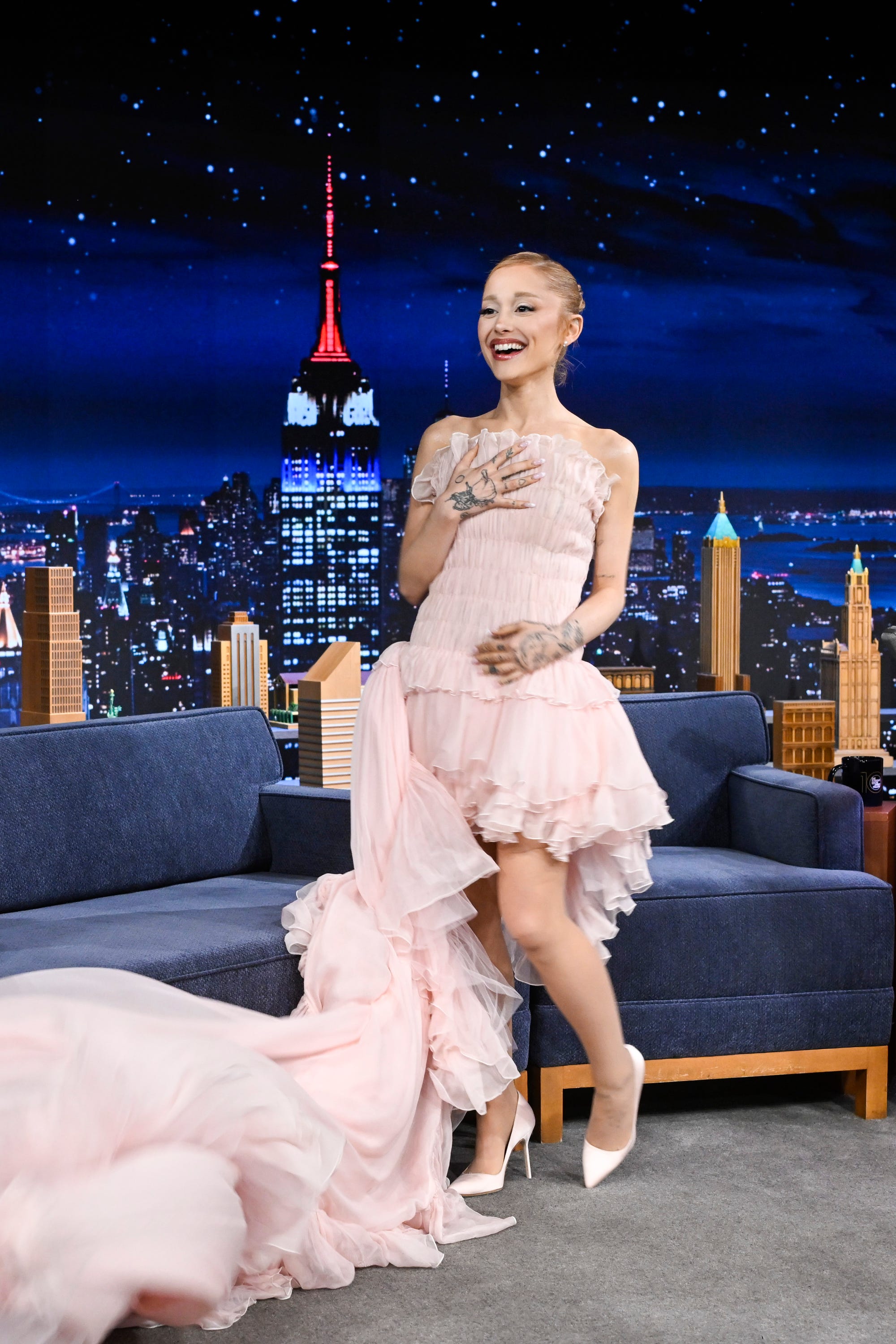 ariana grande at the tonight show starring jimmy fallon